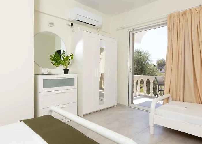 Pansion Artemis Mavrovoúnion